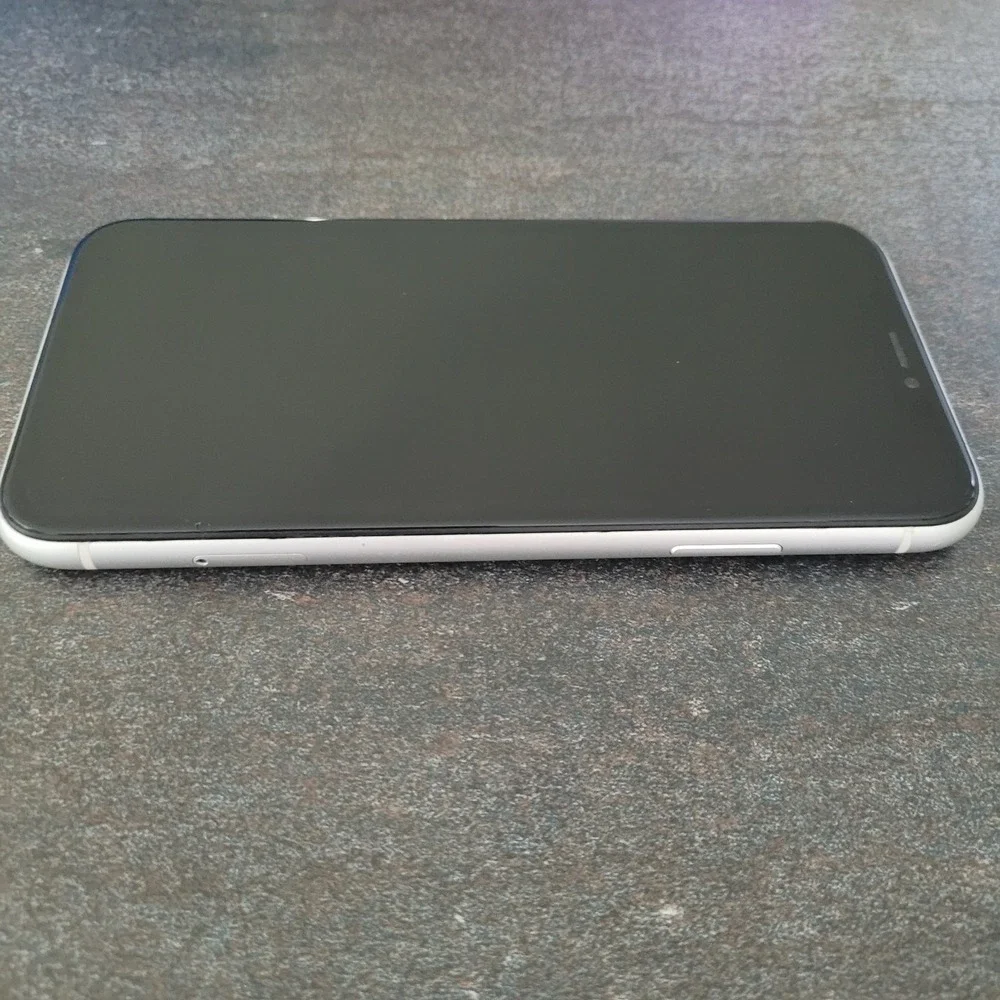 Apple iPhone XR White (For Parts or Repair Bad Screen/Vertical Lines) Unknown GB
